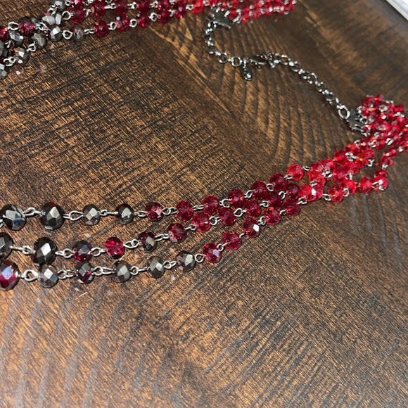 Gorgeous Red multi strand ruby color shading statement beaded necklace - Picture 3 of 7